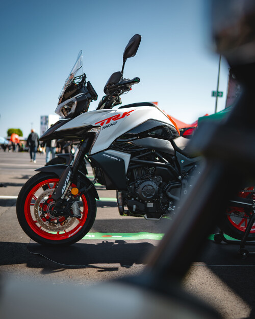Odpočítávání začalo. Nové Benelli TRK 902 míří na trh!