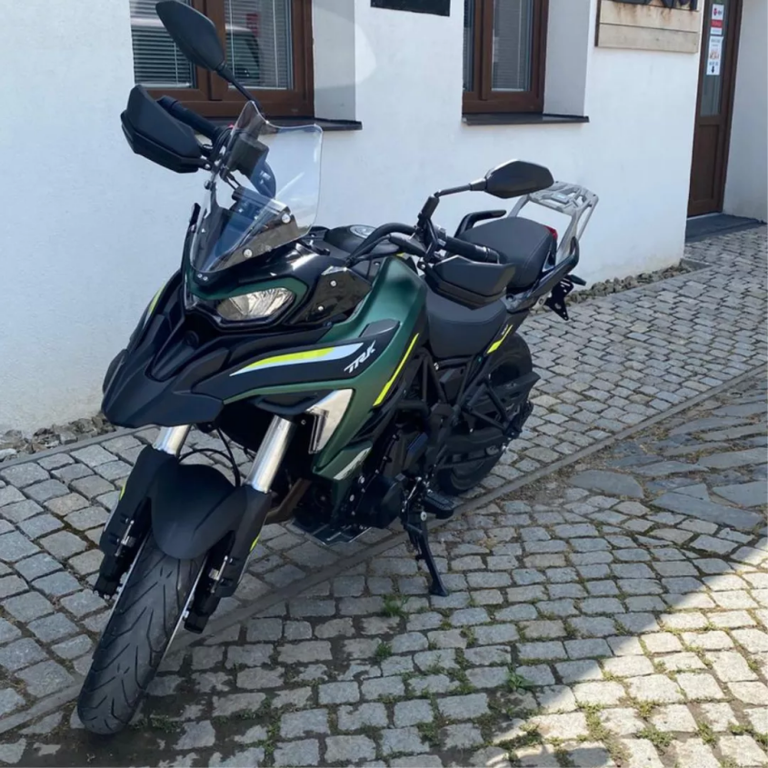 Testovací motocykl TRK 702 Forest Green