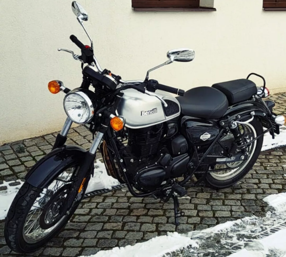IMPERIALE 400 - STŘÍBRNÁ - EURO 5 - PŘEDVÁDĚCÍ MOTOCYKL