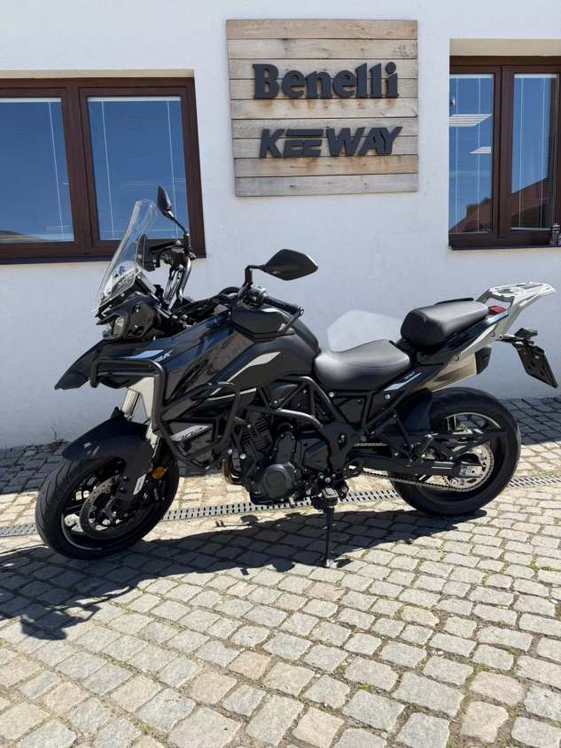 TRK 702 ANTHRACITE GREY - PŘEDVÁDĚCÍ MOTOCYKL